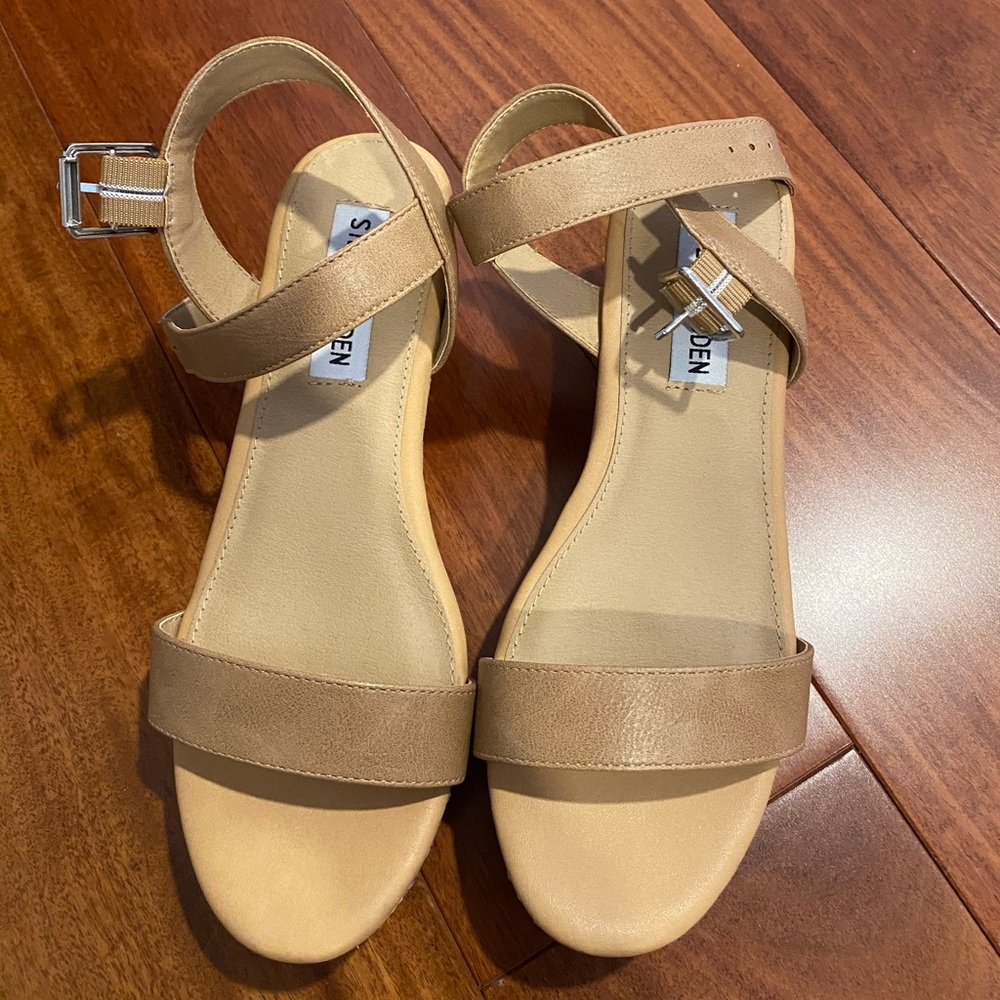 Steve Madden platform / wedge Bora sandals size 4Y